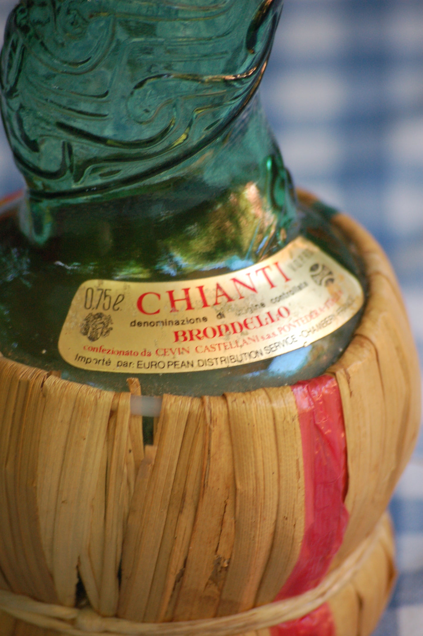Empoli Genie Bottle, Chianti wicker glass flask, A beautiful Italian vintage wine decanter from the 1950s-60s. Emerald green glass and a spiraling floral embossing along the bottle's convoluted profile. true find