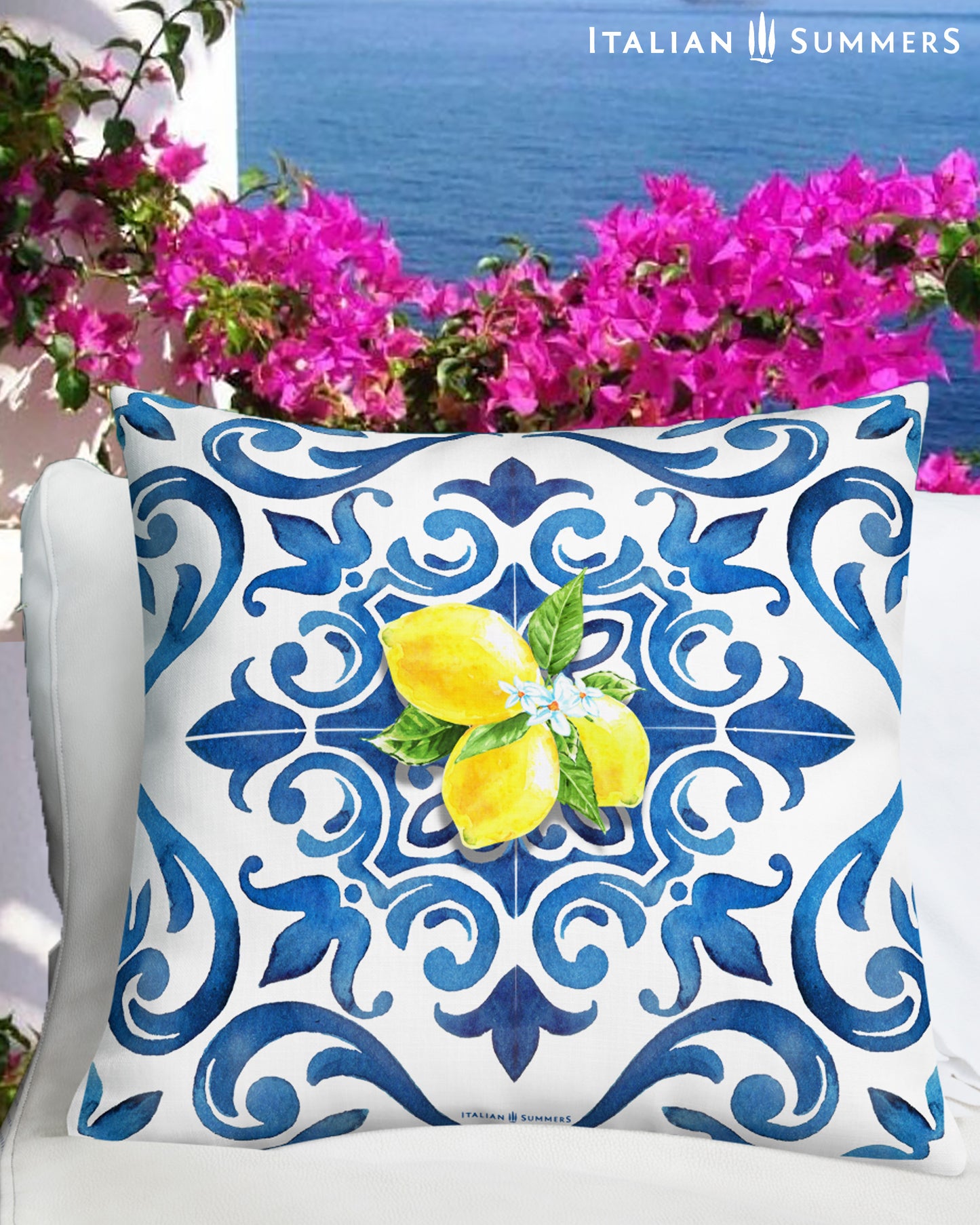 Italy inspired square pillow printed with a big blue white tile. In the center of the tile there is a bundle of big Sorrento lemons. Gives a true Italian summer feeling to your livingroom or terras. Made by Italian Summers.