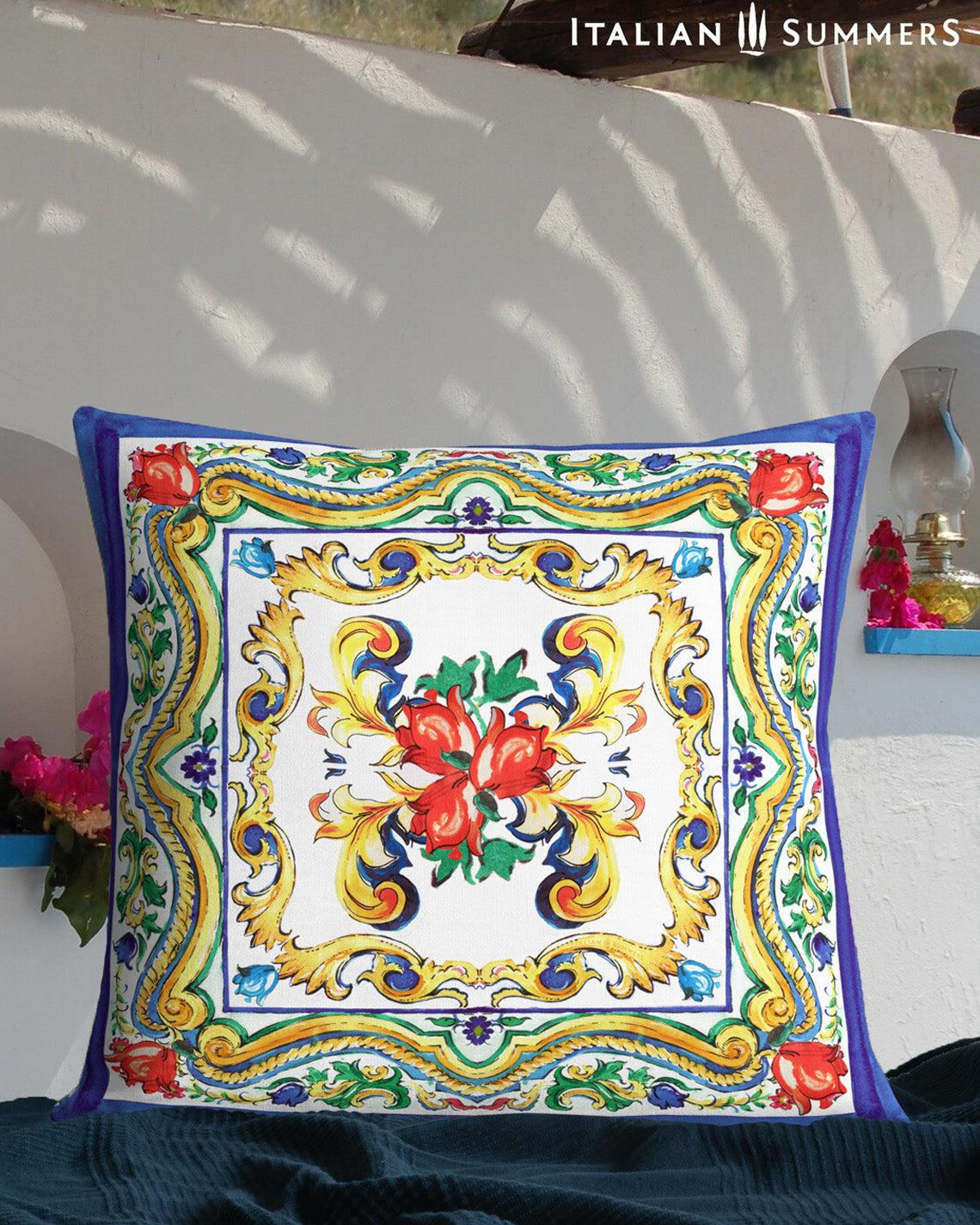 Italy inspired pillow cover with a print of a big Italian Sicilian maiolica tile and flowers. Main colors red, blue yellow and white. On the rim there is a blue trim. Very happy and lively Sicilian print. Made by Italian Summers