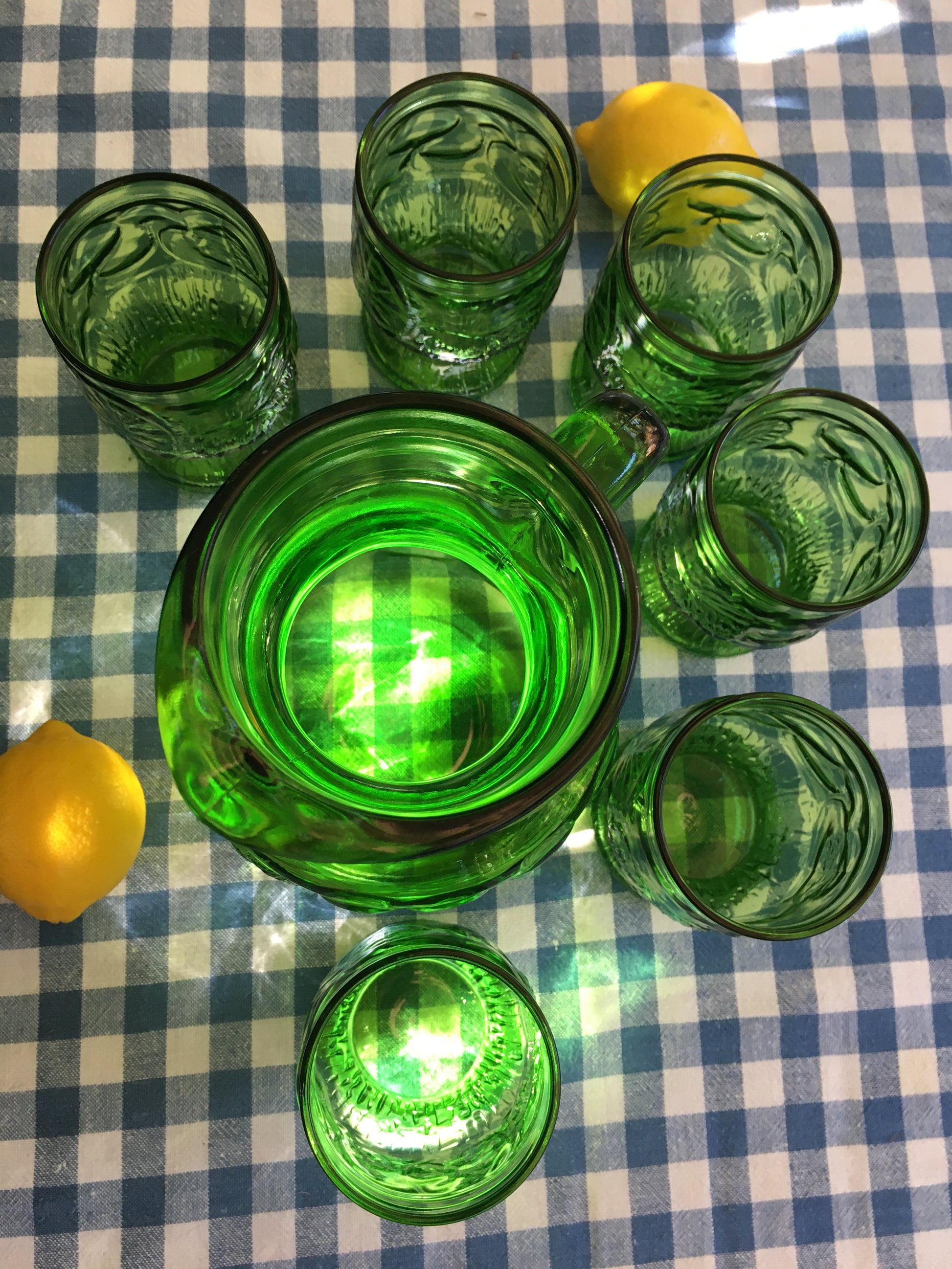 Italy vintage green glass set  by Bormioli with embossed Lemon slices, 6 tumblers and a carafe by Italian Summers