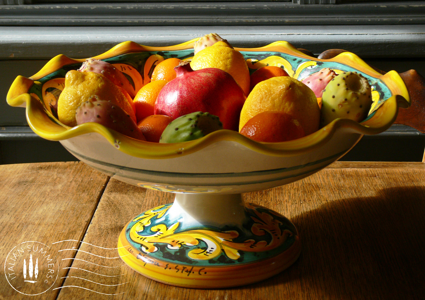 1970-80s Vintage Sicilian Maiolica fruit stand from Caltagirone.