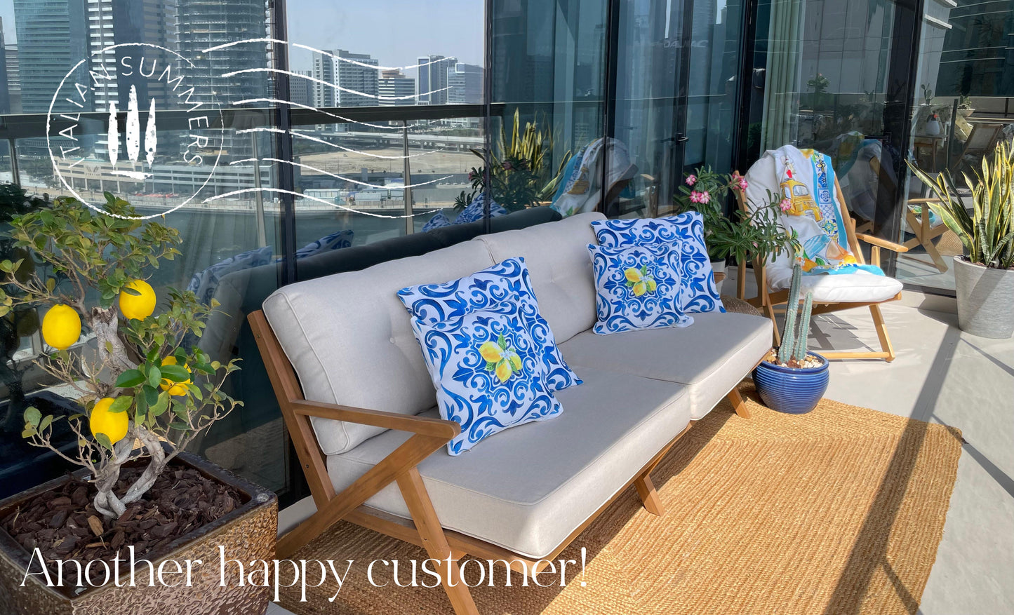 Italy inspired square pillow printed with a big blue white tile. In the center of the tile there is a bundle of big Sorrento lemons. Gives a true Italian summer feeling to your livingroom or terras. Made by Italian Summers.