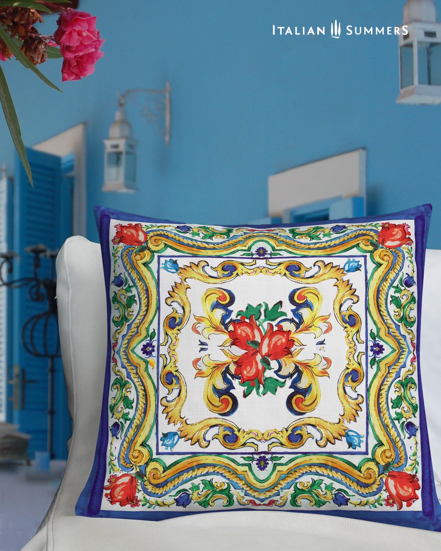 Italy inspired pillow cover with a print of a big Italian Sicilian maiolica tile and flowers. Main colors red, blue yellow and white. On the rim there is a blue trim. Very happy and lively Sicilian print. Made by Italian Summers