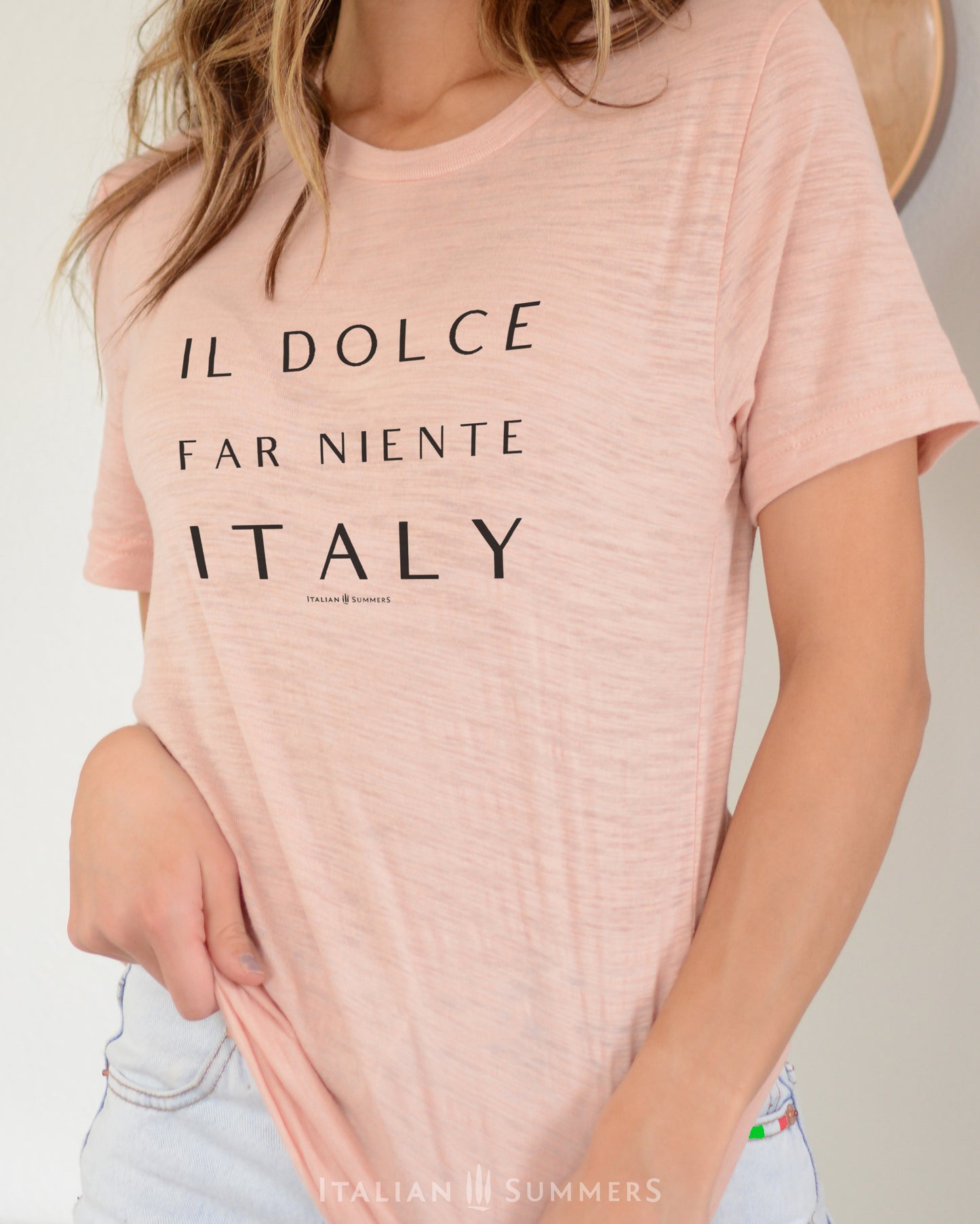 Italy -inspired cotton Unisex crew-neck white cotton T shirt with the Italia phrase: IL DOLCE FAR NIENTE 'The sweetness of  doing nothing' made by Italian Summers