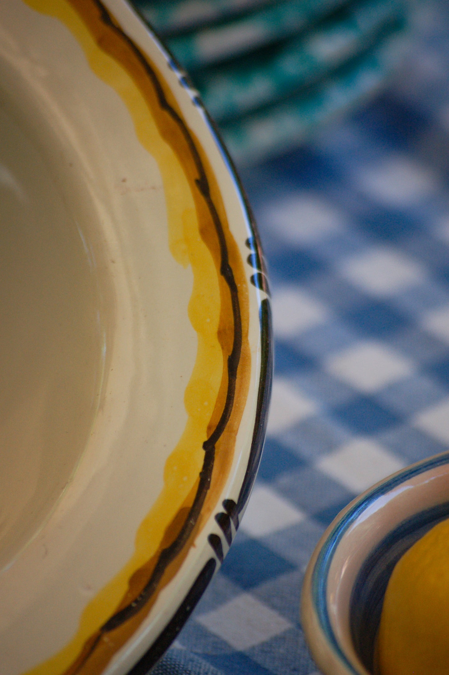 Vintage ceramic serving plate from Tuscany with hand-painted little bird