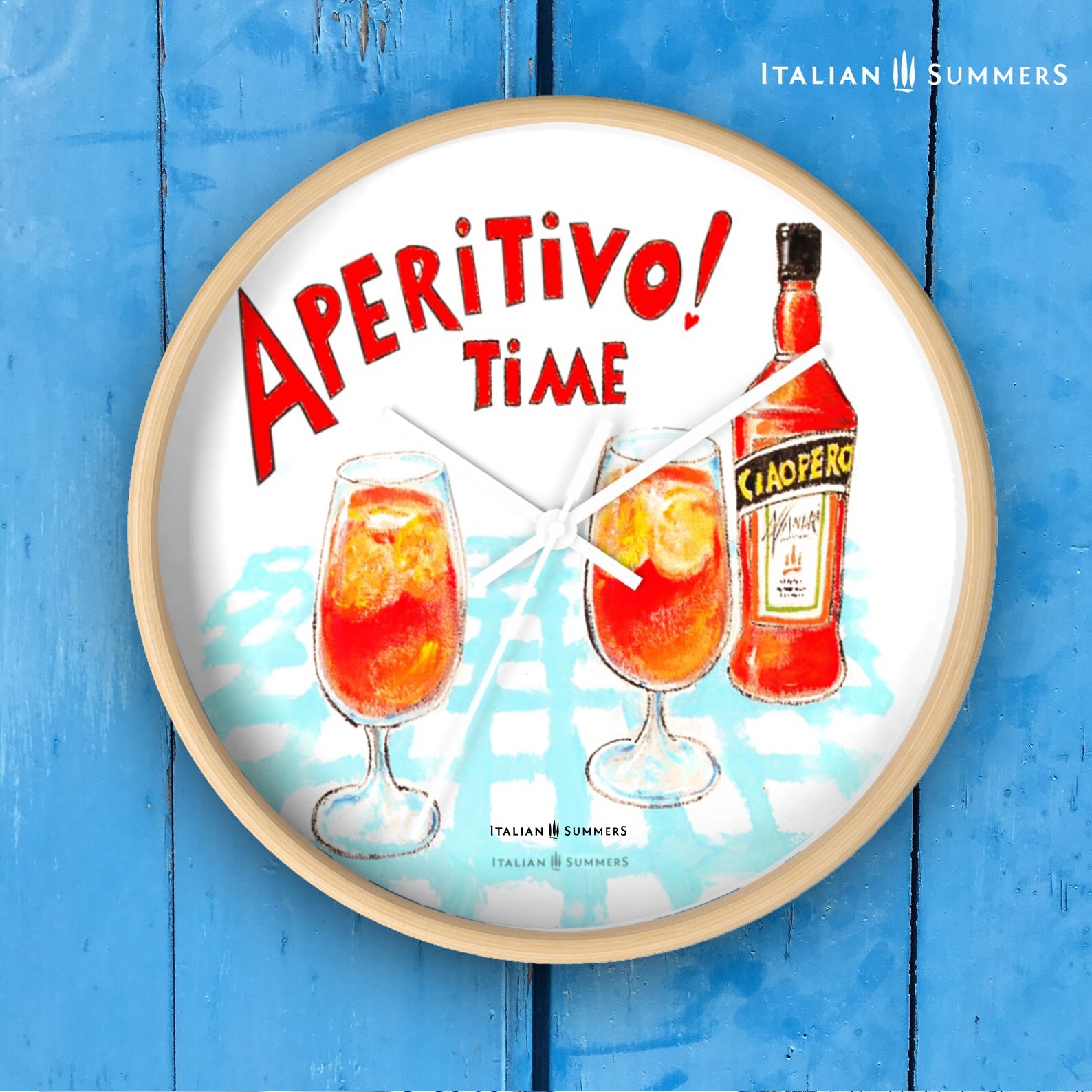 An Italy inspired rond clock with a print of Two glasses and a bottle of Aperol, whizh is called in the sketch Ciaoperol. The bottle and the foot glasses are standing on a light blue checkered table cloth. There is on top of the sketch the text 'Aperitivo time!' in a vintage red color, handwritten font. Made by Italian Summers