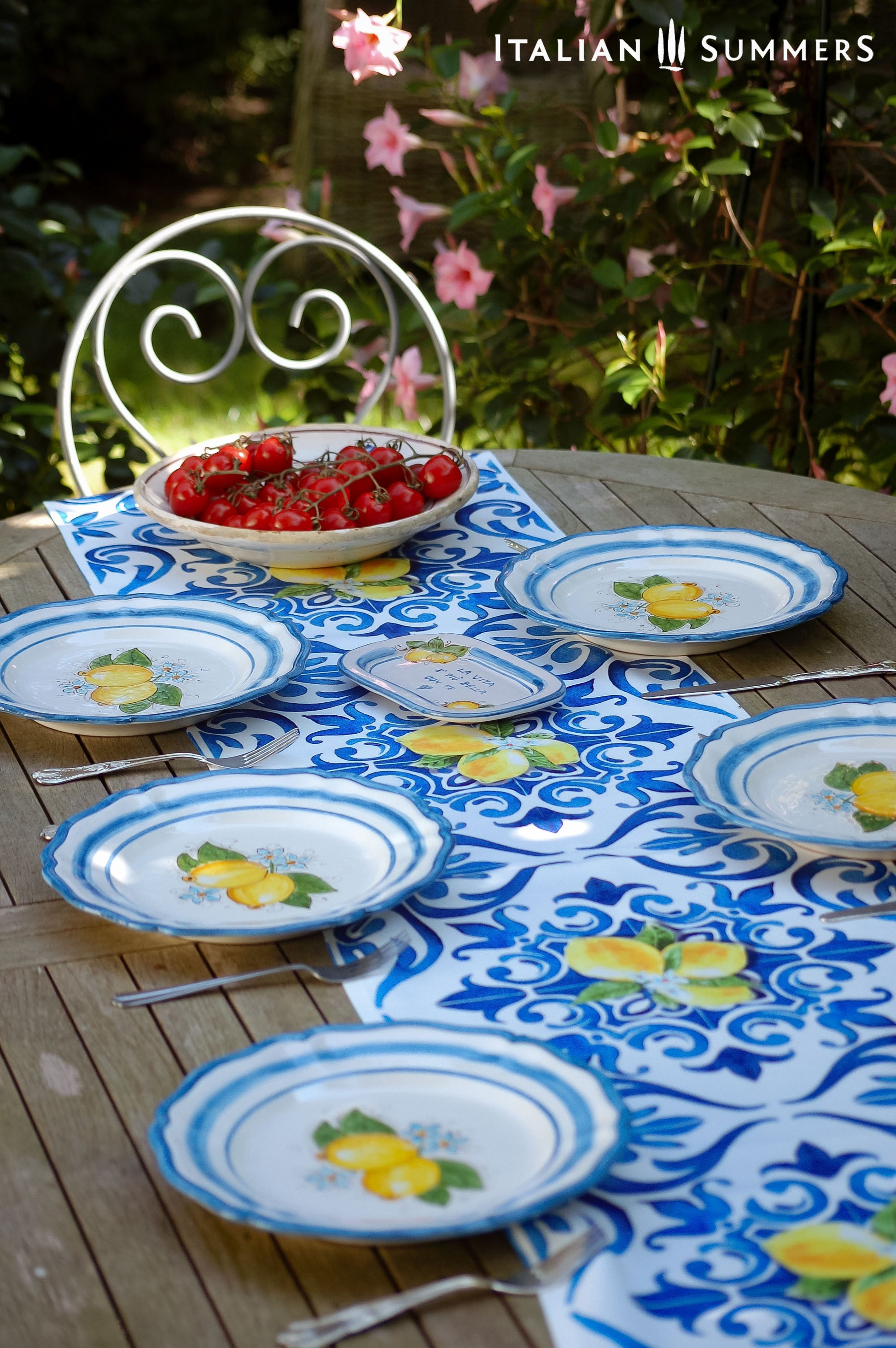 A custom made Italian maiolica ceramic dinner plate decorated with bright Sorrento Lemons and light blue stripes around the scalloped edge and in the  inside of the plate framing the lemons. 